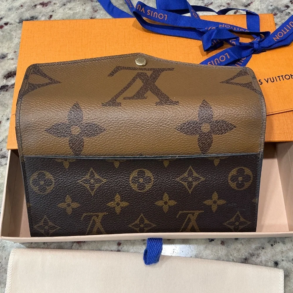 Authentic Louis Vuitton Sarah Wallet Reverse Monogram - Picture 6 of 14